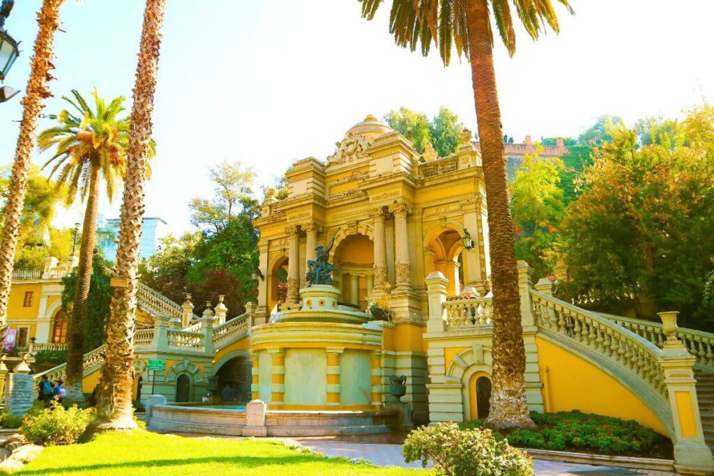 Roteiro Econômico Santiago a Pé: Vista Incrível do Cerro Santa Lucía